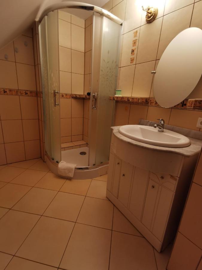 Hotel Zieliniec Poznań Exteriör bild