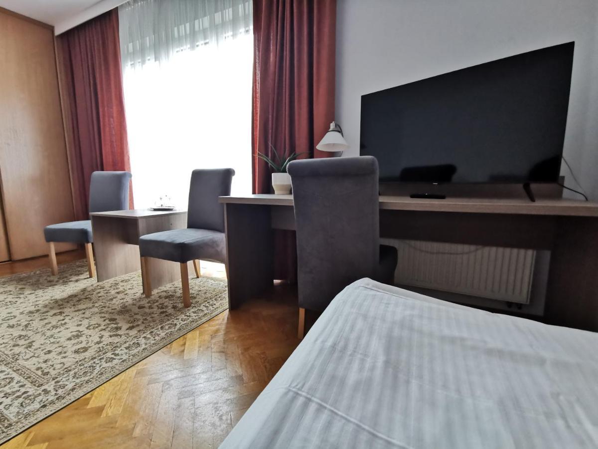 Hotel Zieliniec Poznań Exteriör bild