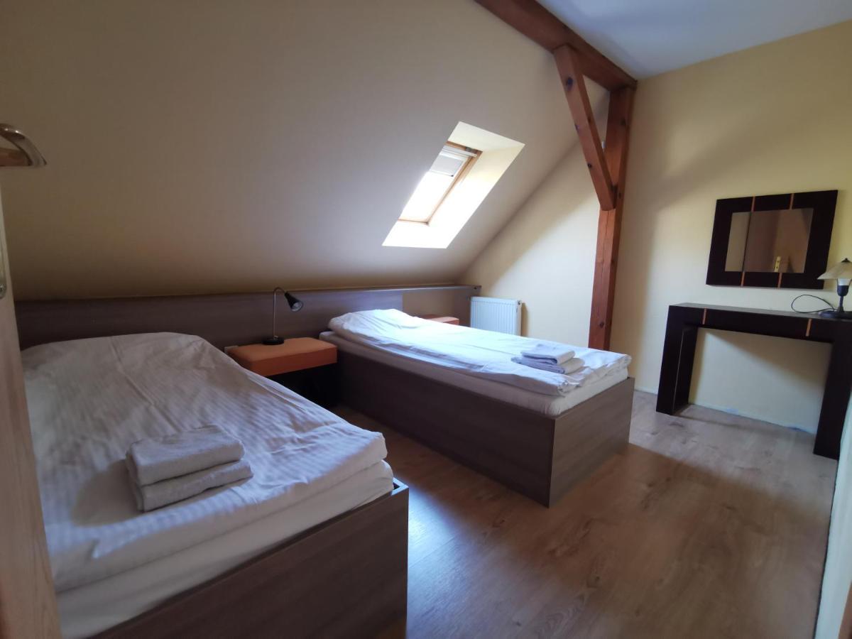 Hotel Zieliniec Poznań Exteriör bild