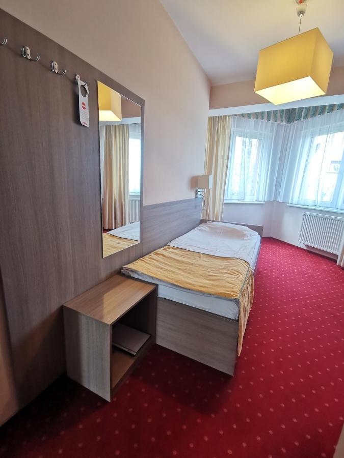 Hotel Zieliniec Poznań Exteriör bild