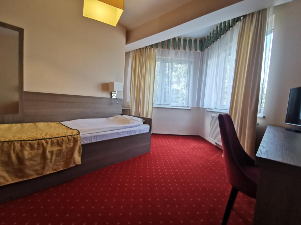 Hotel Zieliniec Poznań Exteriör bild