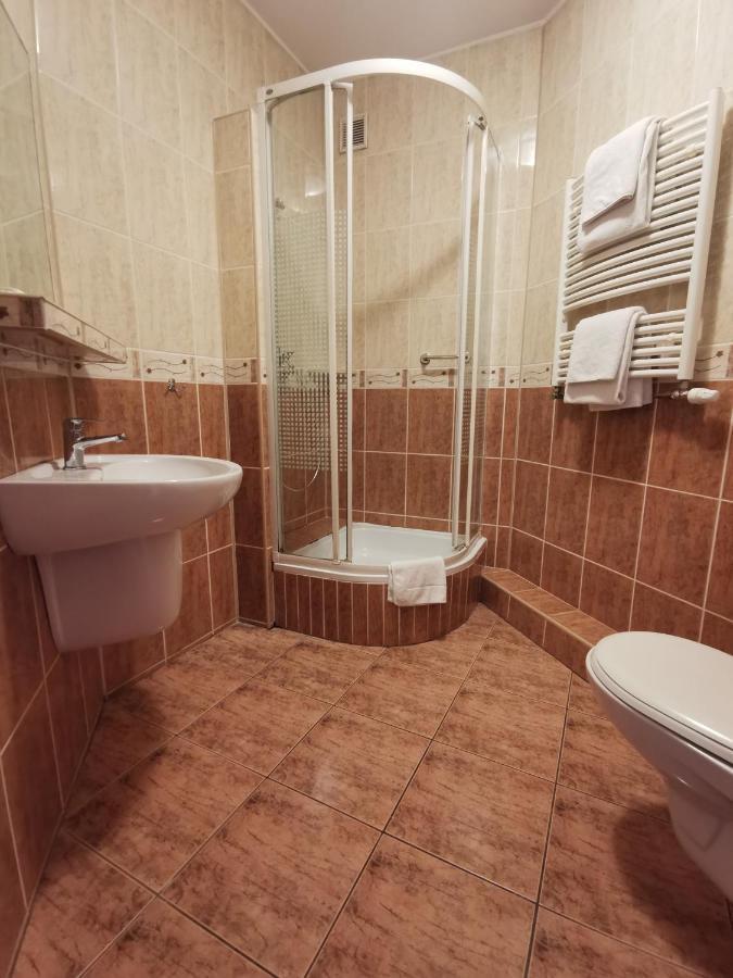 Hotel Zieliniec Poznań Exteriör bild
