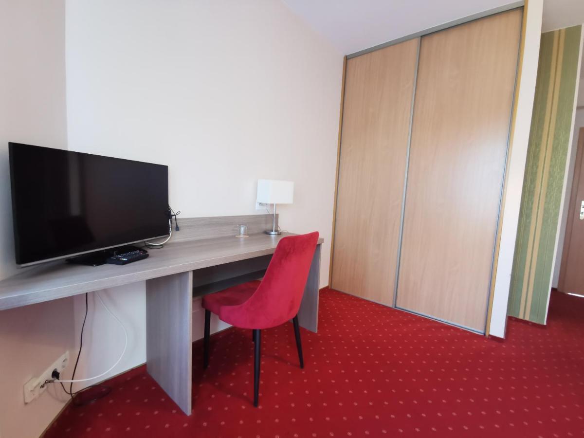 Hotel Zieliniec Poznań Exteriör bild